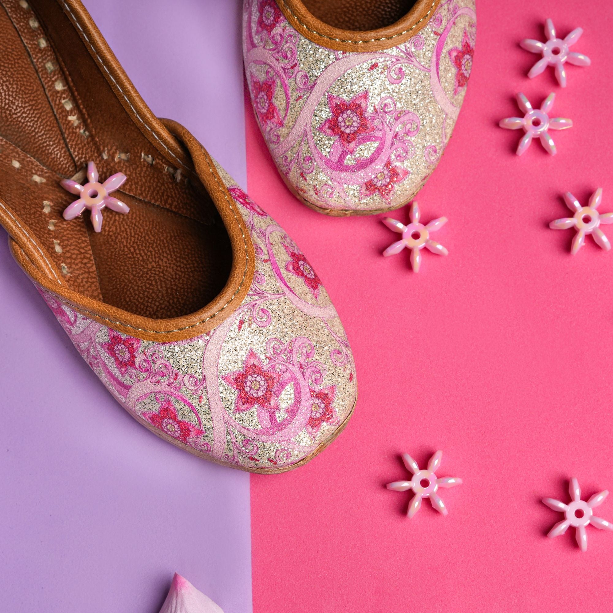 Pink Rosa Glittery Floral Motif Juttis