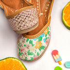 White Margarita Floral Print Juttis