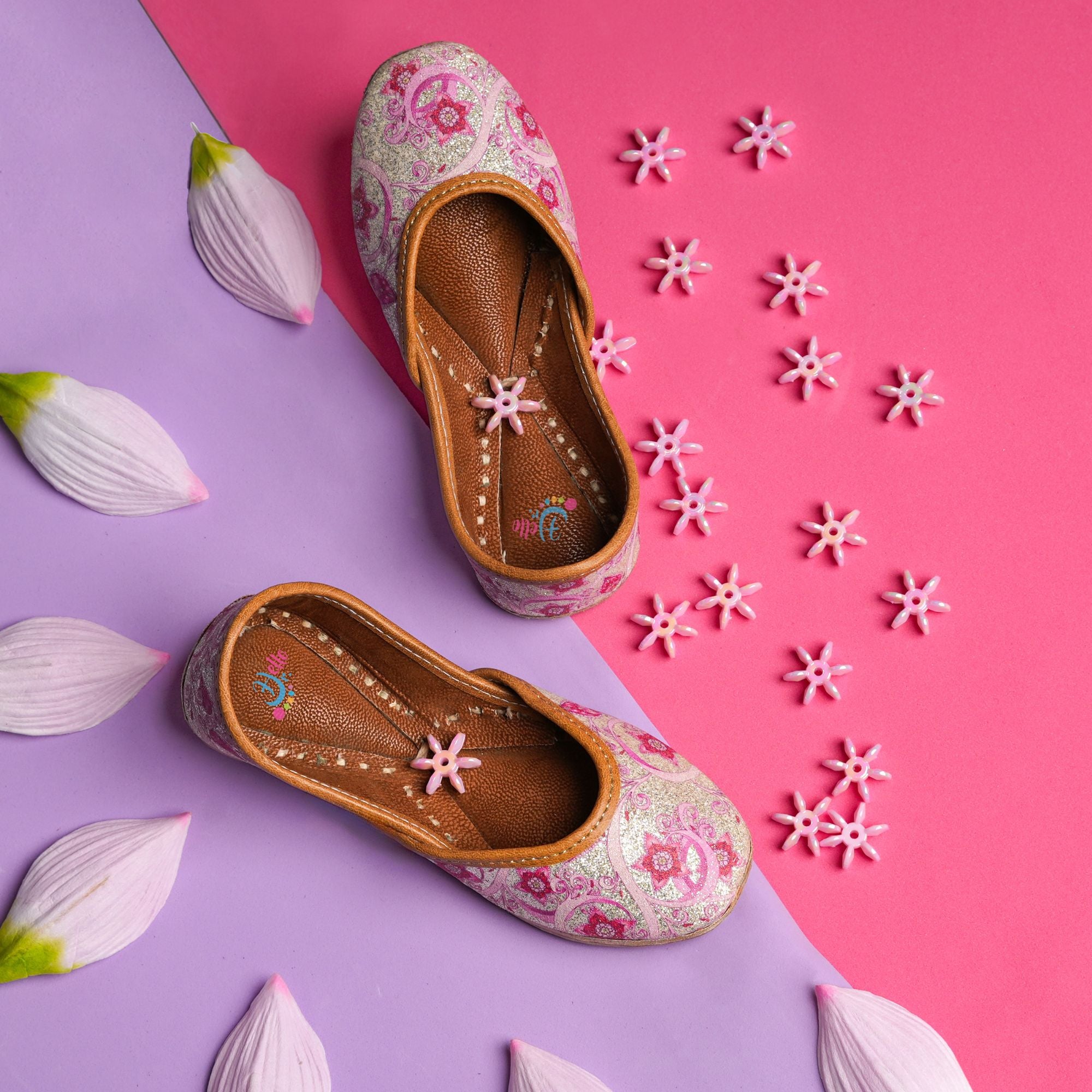 Pink Rosa Glittery Floral Motif Juttis