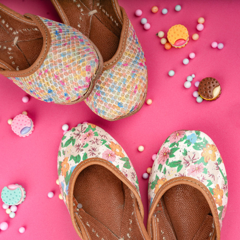 White Margarita Floral Print Juttis