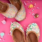 White Margarita Floral Print Juttis